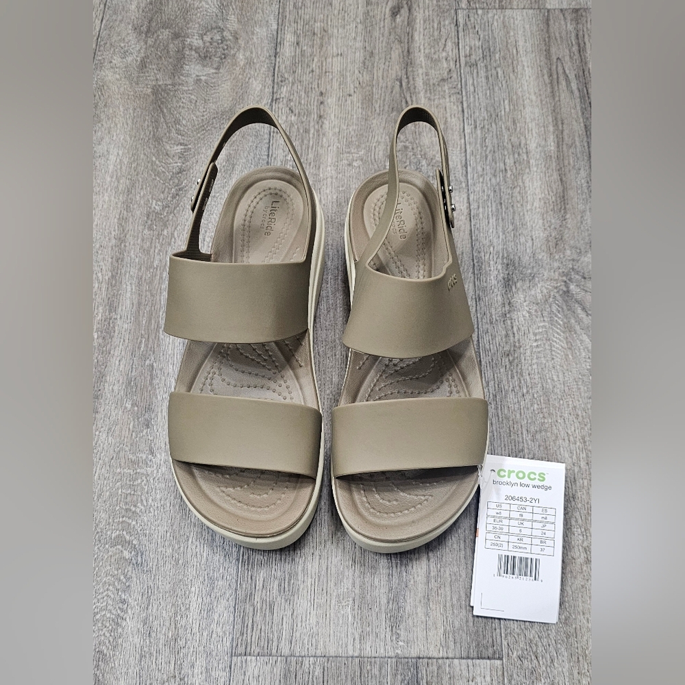 Crocs Women's Brooklyn Low Wedge Sandals - Size 8 *NWT* - Picture 3 of 7